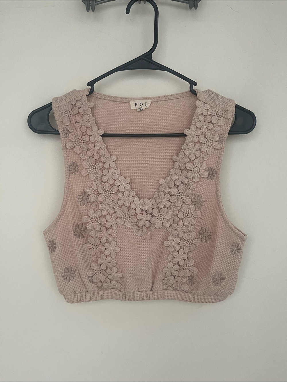 Women’s POL tan cropped waffle knit tank with flower details size small